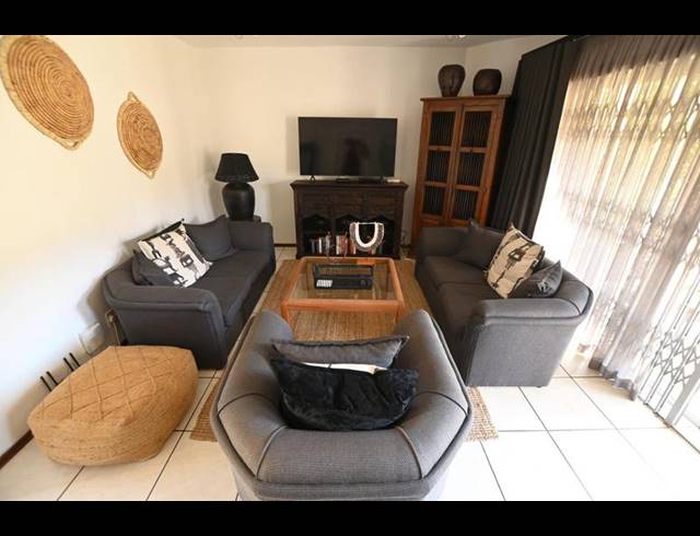 2 BEDROOM PROPERTY TO RENT IN BRYANSTON